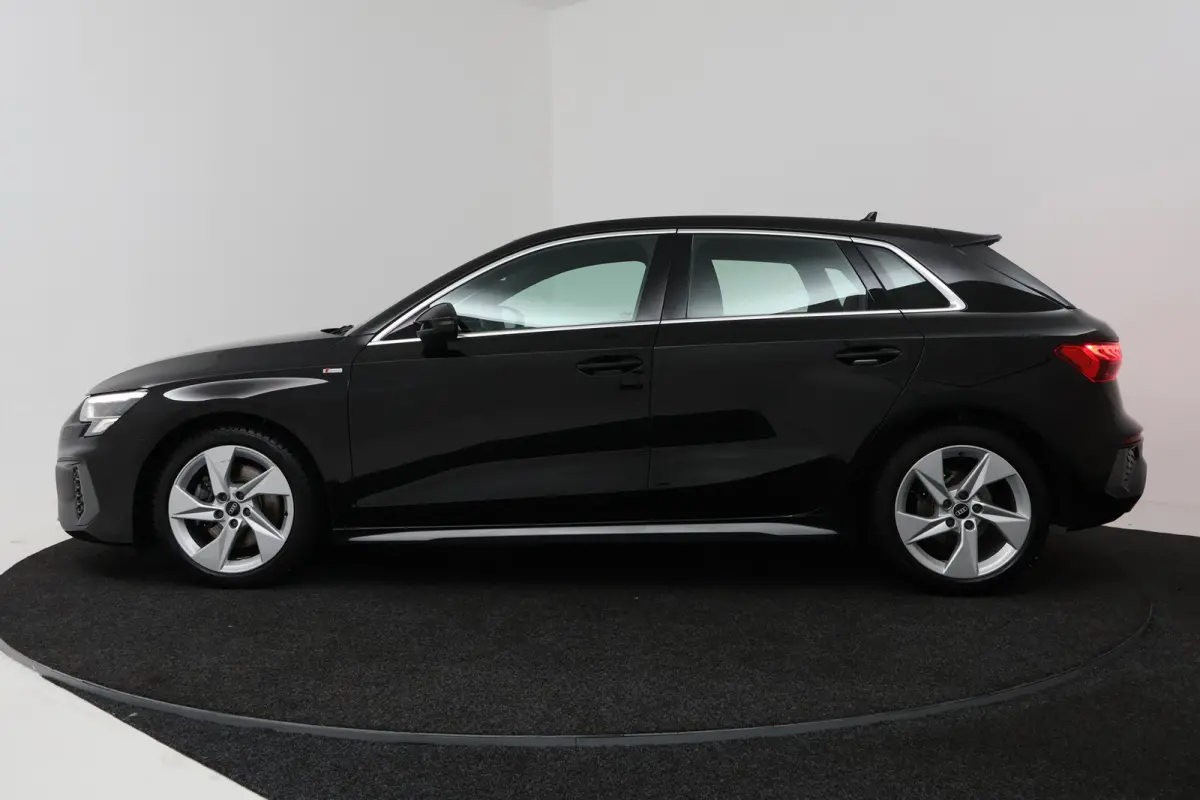 30 TFSI S edition (STOELVERWARMING, LANE-ASSIST, NAVIGATIE, PARKEERSENSOREN)