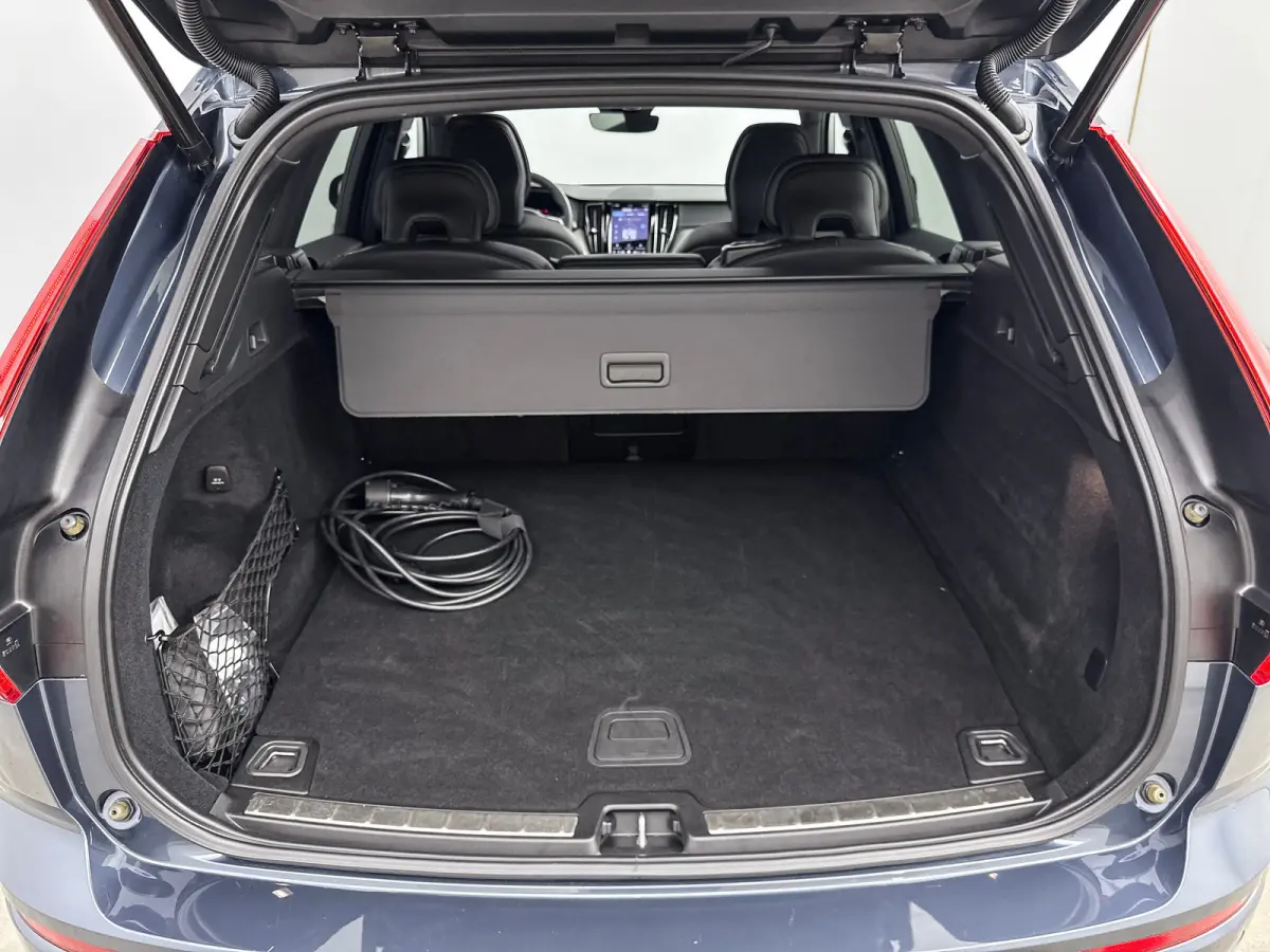 T6 Recharge Plus Dark | 21" | Panoramadak | Elektr. verst. Stoelen | Adaptieve Cruise | BLIS | Stoel/Stuur/Achterbankverwarming