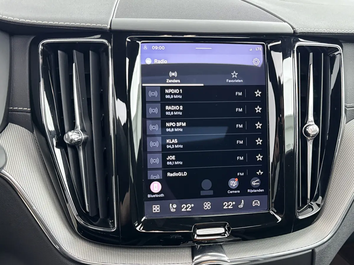 T6 Recharge Plus Dark | 21" | Panoramadak | Elektr. verst. Stoelen | Adaptieve Cruise | BLIS | Stoel/Stuur/Achterbankverwarming
