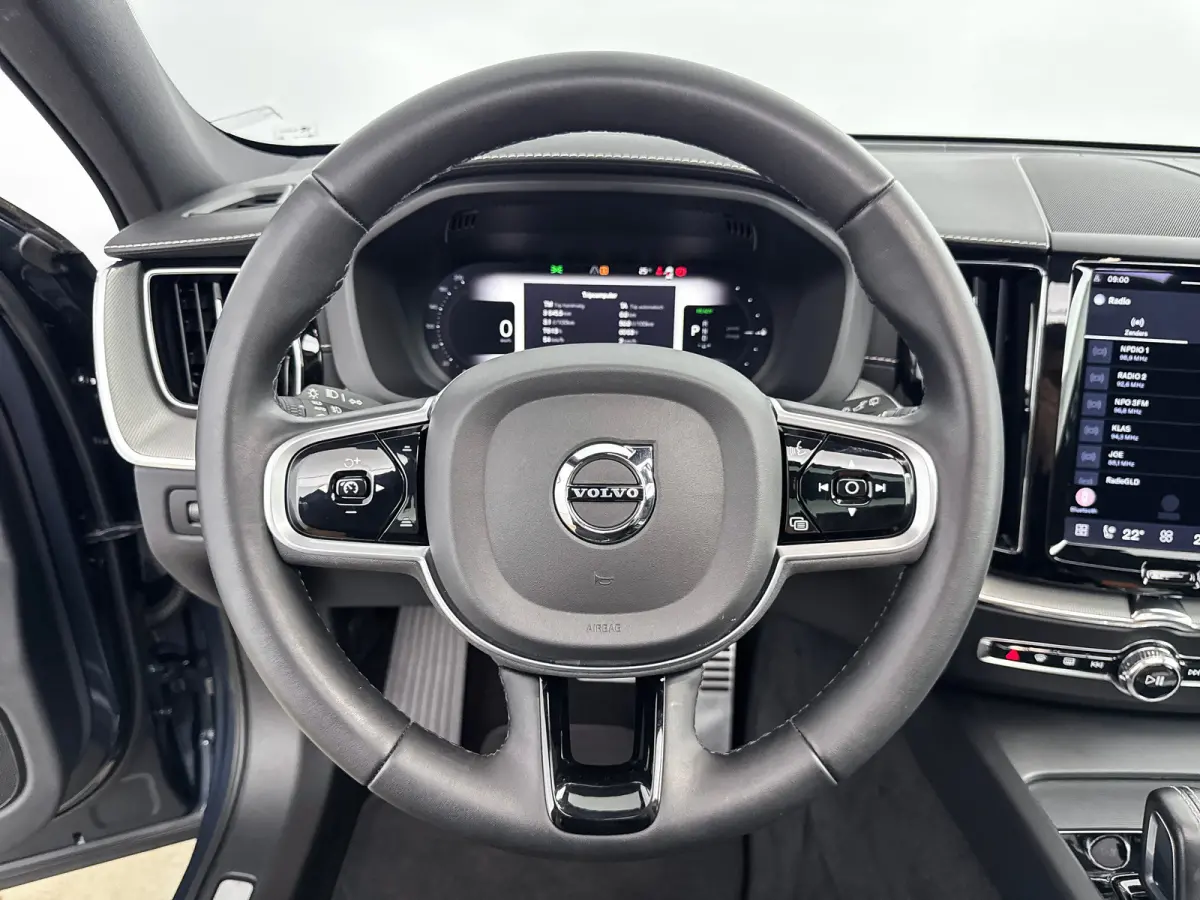 T6 Recharge Plus Dark | 21" | Panoramadak | Elektr. verst. Stoelen | Adaptieve Cruise | BLIS | Stoel/Stuur/Achterbankverwarming