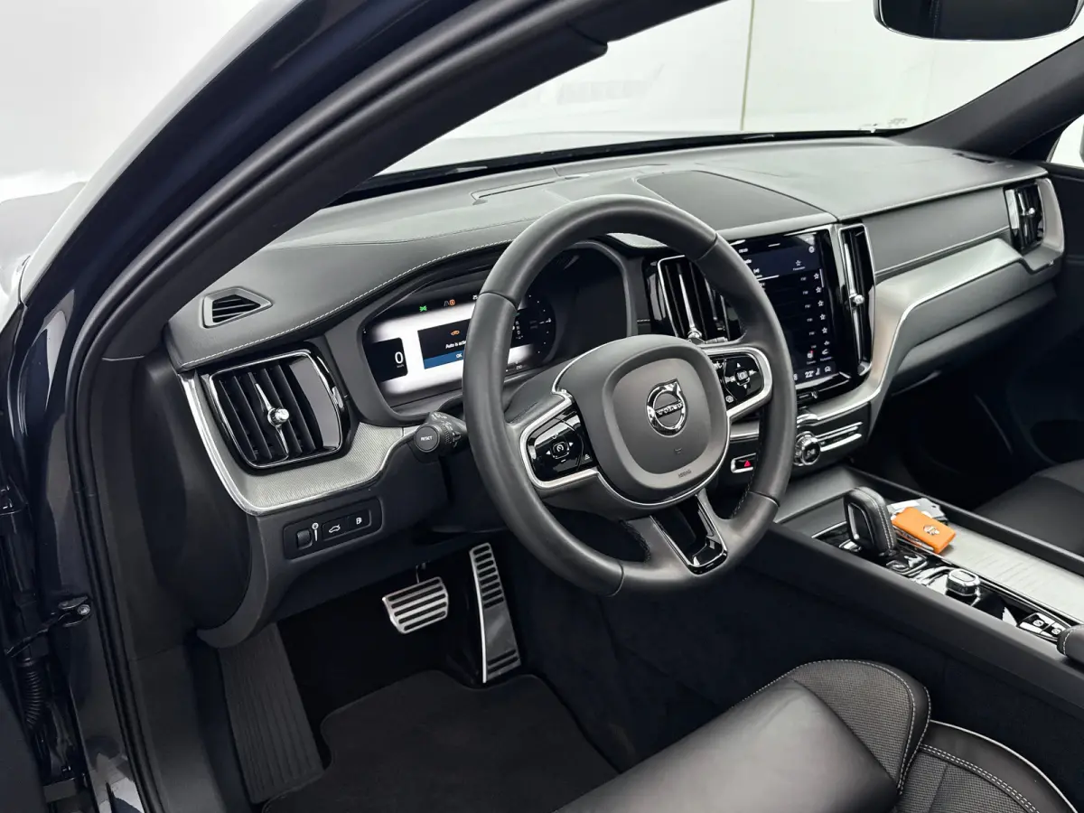 T6 Recharge Plus Dark | 21" | Panoramadak | Elektr. verst. Stoelen | Adaptieve Cruise | BLIS | Stoel/Stuur/Achterbankverwarming