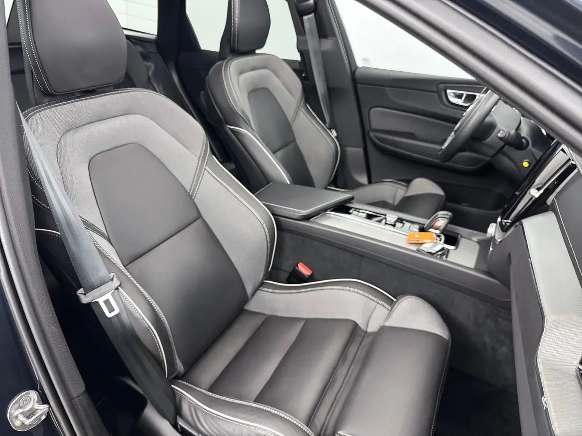 T6 Recharge Plus Dark | 21" | Panoramadak | Elektr. verst. Stoelen | Adaptieve Cruise | BLIS | Stoel/Stuur/Achterbankverwarming