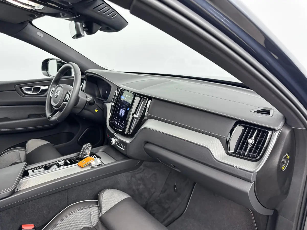 T6 Recharge Plus Dark | 21" | Panoramadak | Elektr. verst. Stoelen | Adaptieve Cruise | BLIS | Stoel/Stuur/Achterbankverwarming