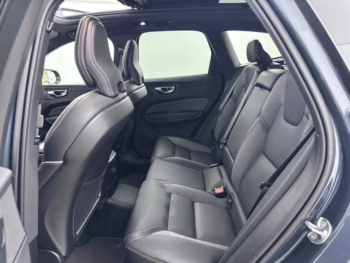 T6 Recharge Plus Dark | 21" | Panoramadak | Elektr. verst. Stoelen | Adaptieve Cruise | BLIS | Stoel/Stuur/Achterbankverwarming