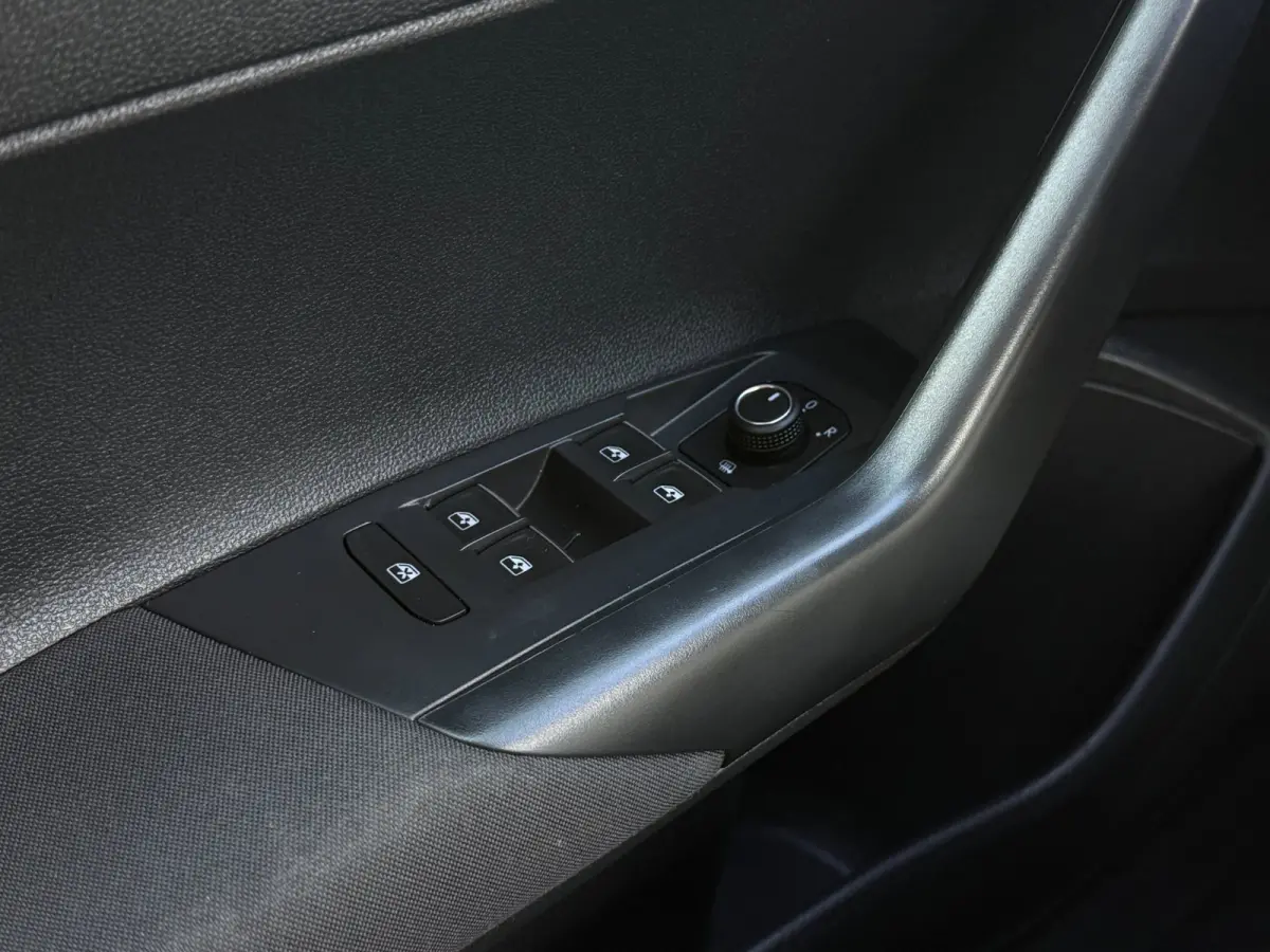 1.0 TSI Comfortline Business | Carplay | PDC
