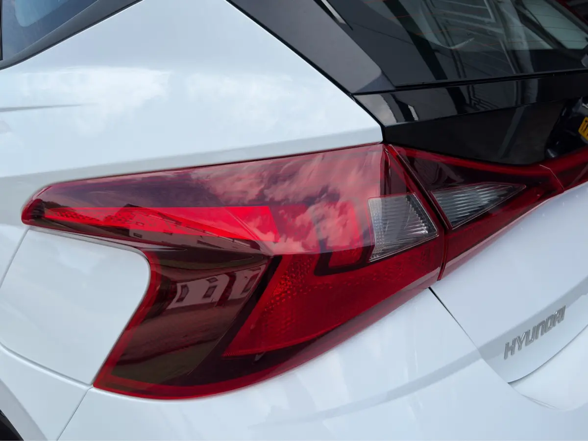 1.0 T-GDI 100pk Comfort | Airco | Camera | Carplay | Cruise control | Dodehoek detectie | Navigatie | Parkeersensoren | Digitaal cockpit | Lichtmetalen velgen