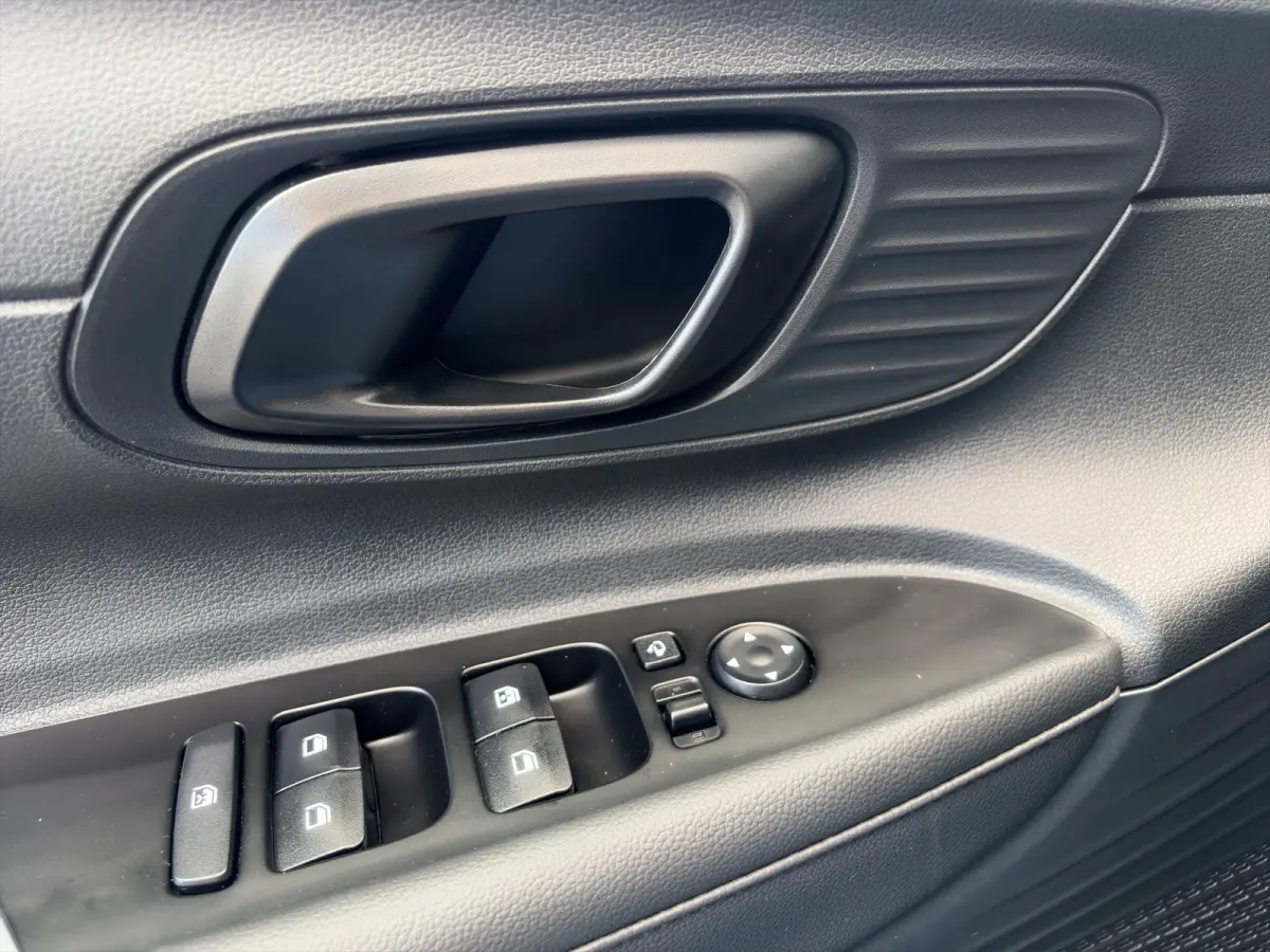 1.0 T-GDI 100pk Comfort | Airco | Camera | Carplay | Cruise control | Dodehoek detectie | Navigatie | Parkeersensoren | Digitaal cockpit | Lichtmetalen velgen