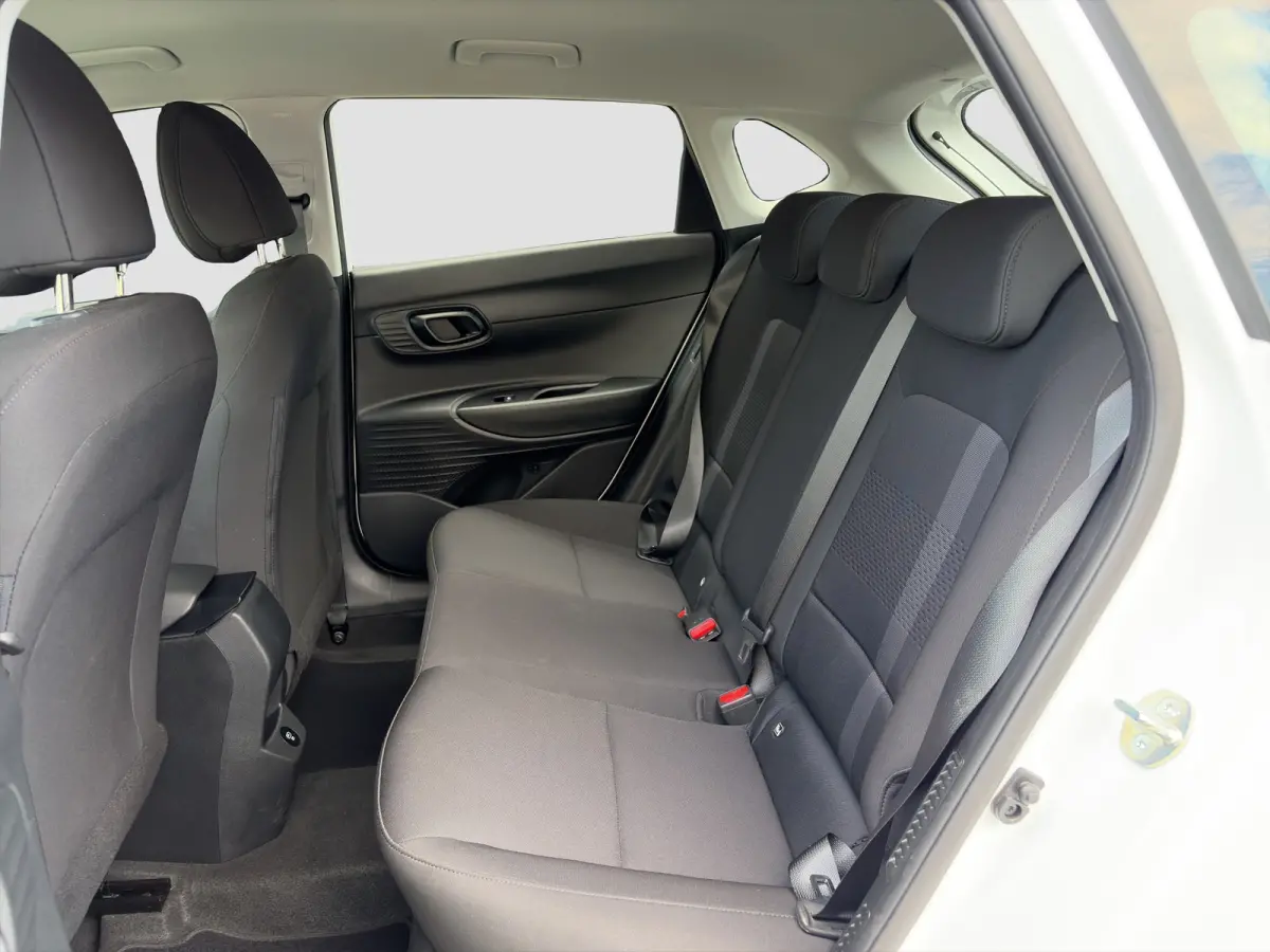 1.0 T-GDI 100pk Comfort | Airco | Camera | Carplay | Cruise control | Dodehoek detectie | Navigatie | Parkeersensoren | Digitaal cockpit | Lichtmetalen velgen