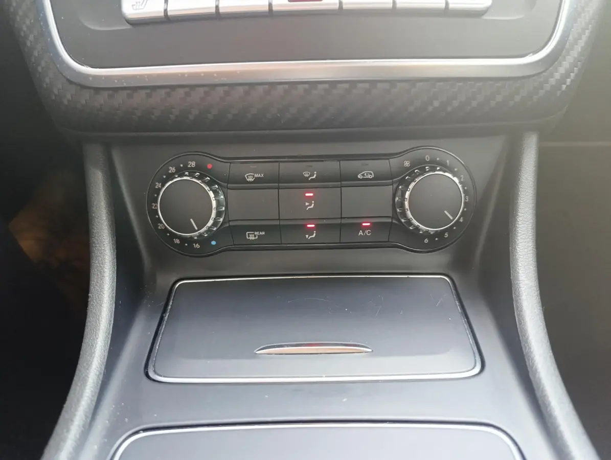180 AMG Night Edition Plus | Stoelverwarming | Automaat | Navigatie | Camera