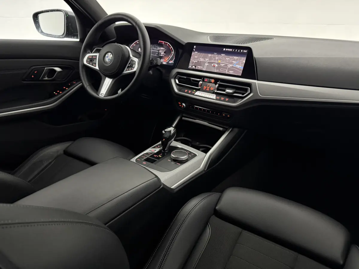 330i Introduction Executive Edition M-Sport | Camera | Virtual | Carplay | LED | Navi | Parkeersens.