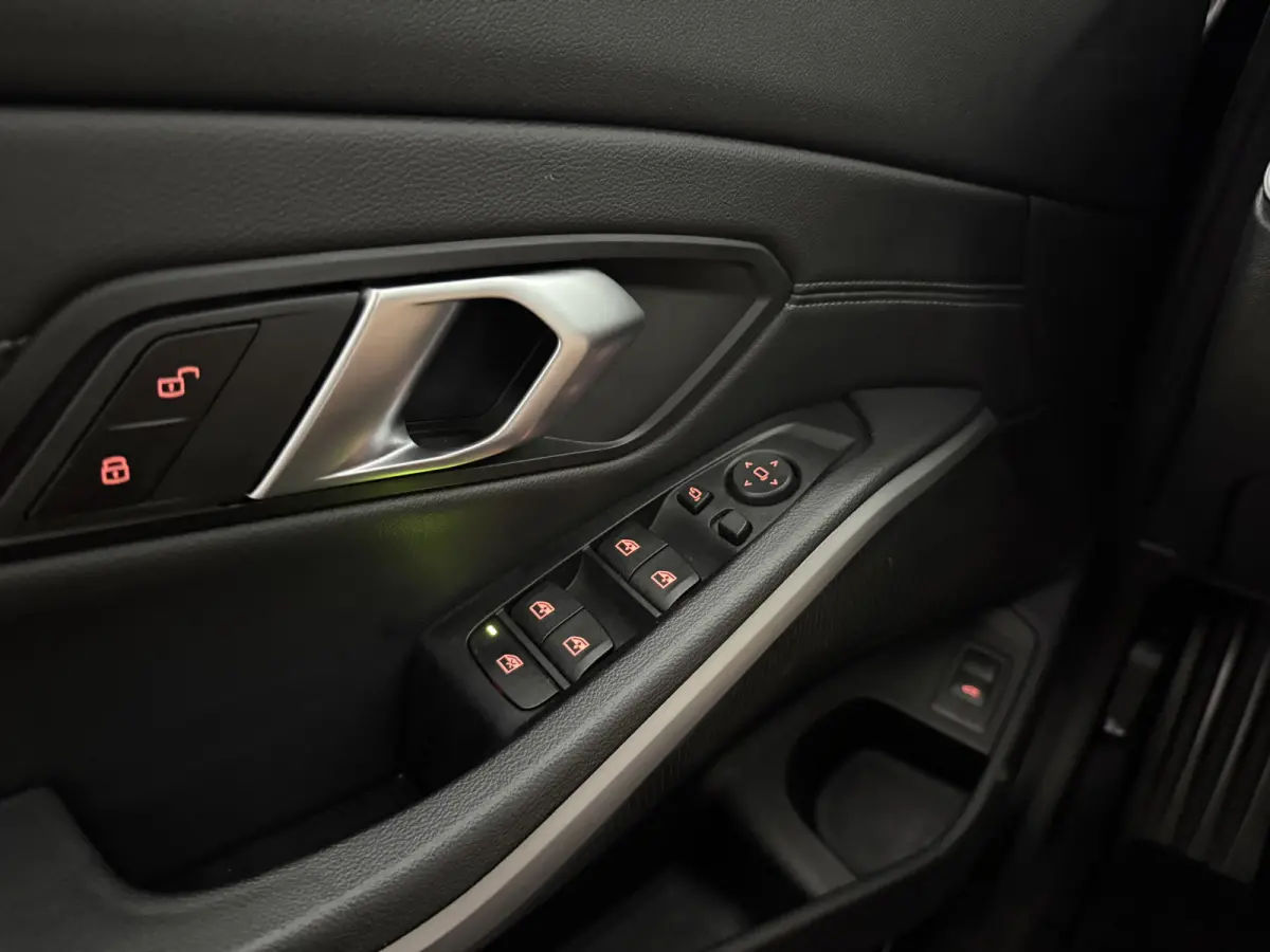 330i Introduction Executive Edition M-Sport | Camera | Virtual | Carplay | LED | Navi | Parkeersens.
