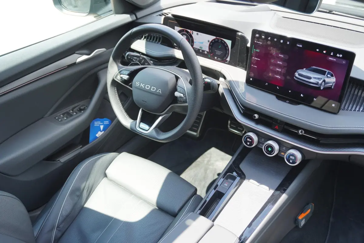 1.5 TSI 204pk PHEV Sportline Business | Panoramadak | Trekhaak | Head-up | Canton Audio