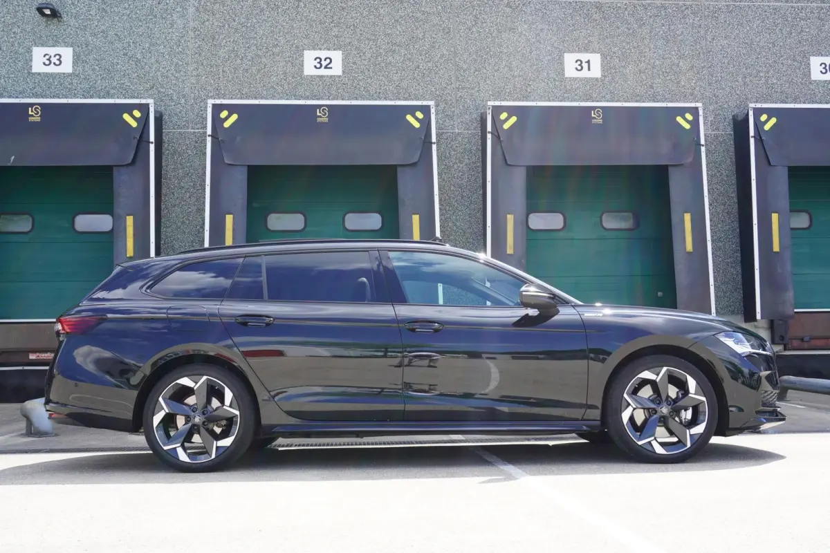 1.5 TSI 204pk PHEV Sportline Business | Panoramadak | Trekhaak | Head-up | Canton Audio