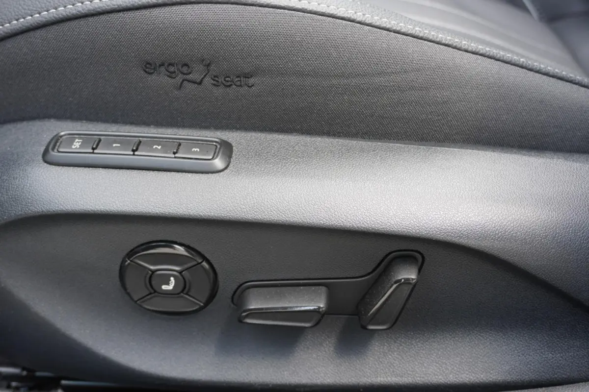 1.5 TSI 204pk PHEV Sportline Business | Panoramadak | Trekhaak | Head-up | Canton Audio