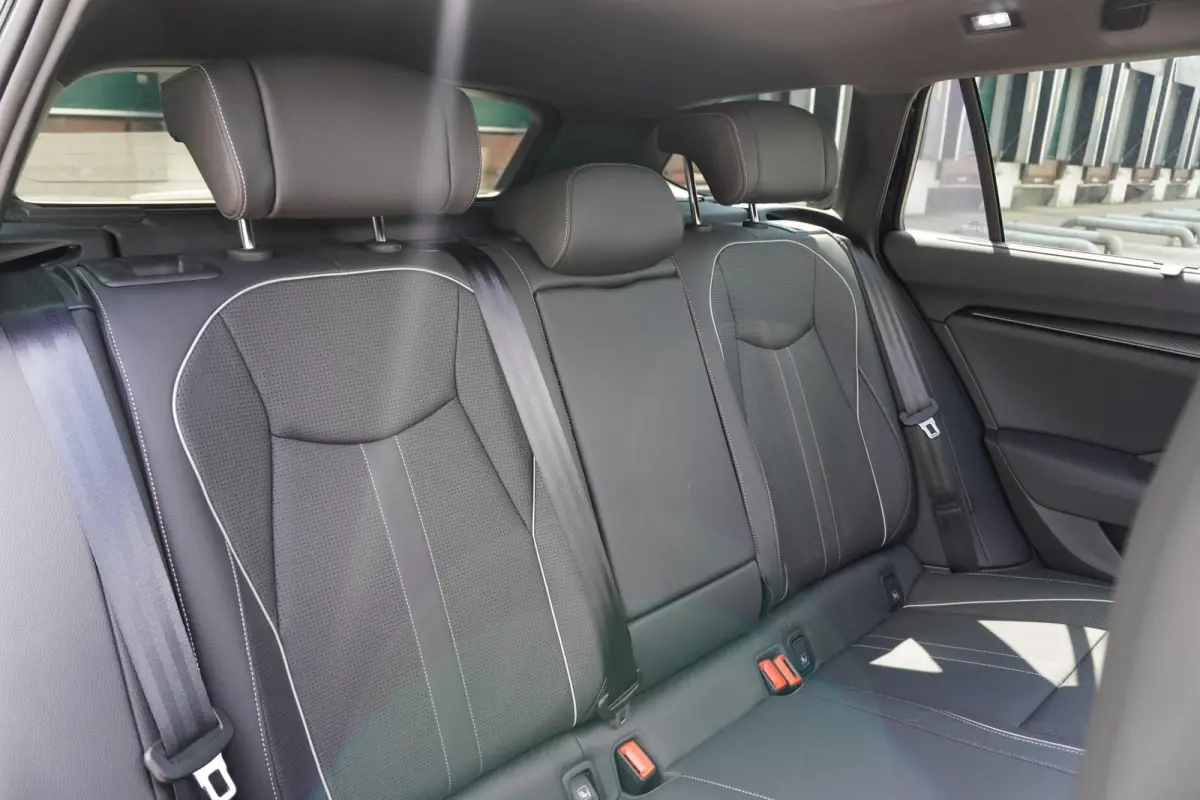 1.5 TSI 204pk PHEV Sportline Business | Panoramadak | Trekhaak | Head-up | Canton Audio
