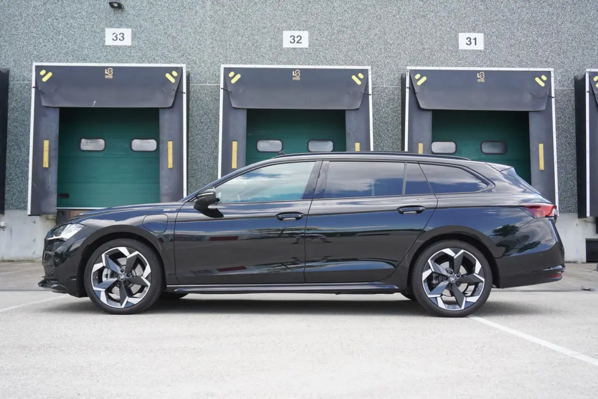 1.5 TSI 204pk PHEV Sportline Business | Panoramadak | Trekhaak | Head-up | Canton Audio