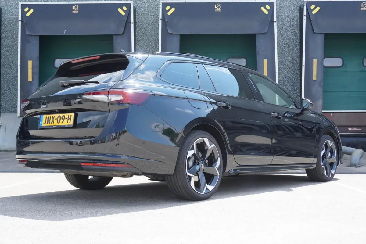 1.5 TSI 204pk PHEV Sportline Business | Panoramadak | Trekhaak | Head-up | Canton Audio