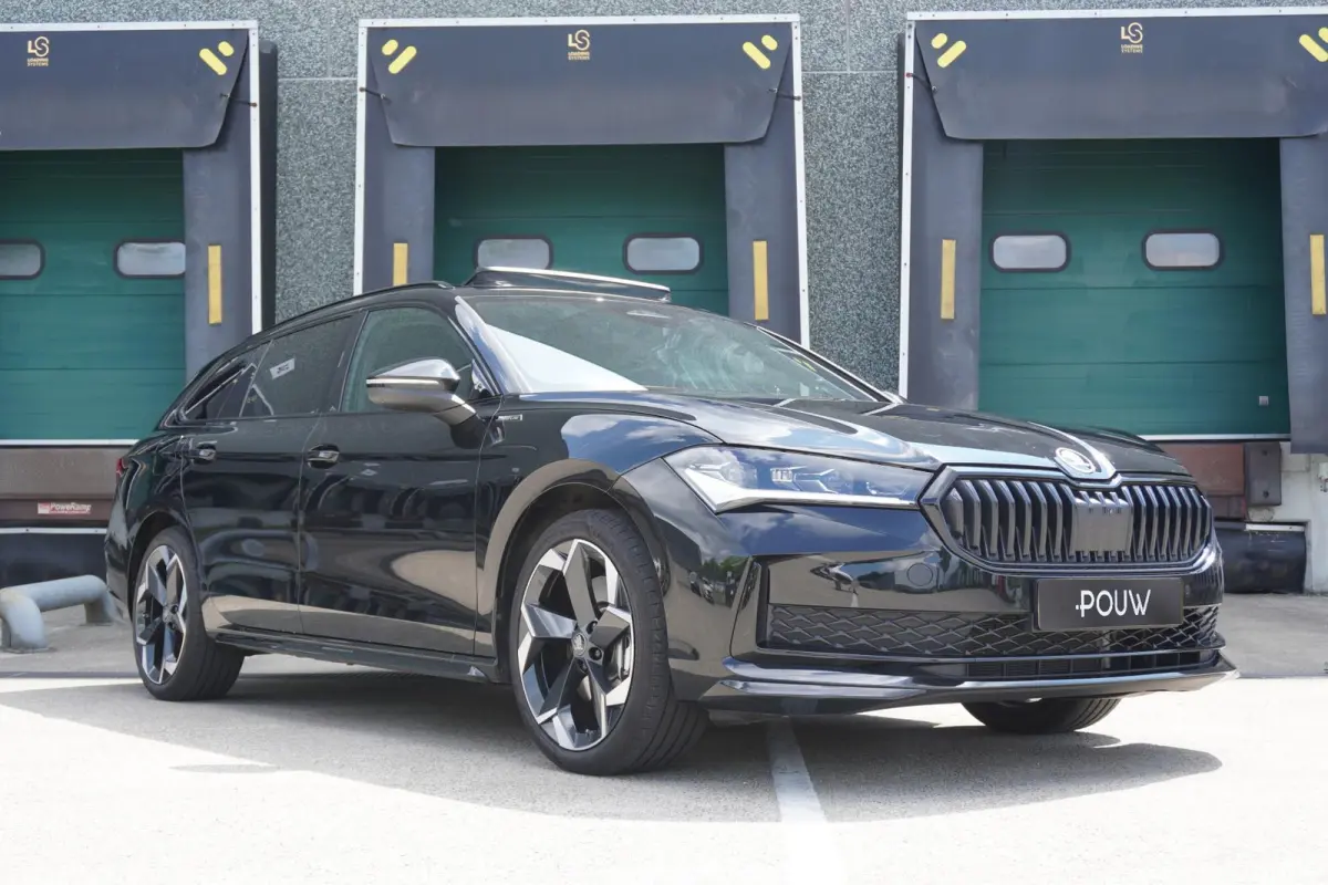 1.5 TSI 204pk PHEV Sportline Business | Panoramadak | Trekhaak | Head-up | Canton Audio