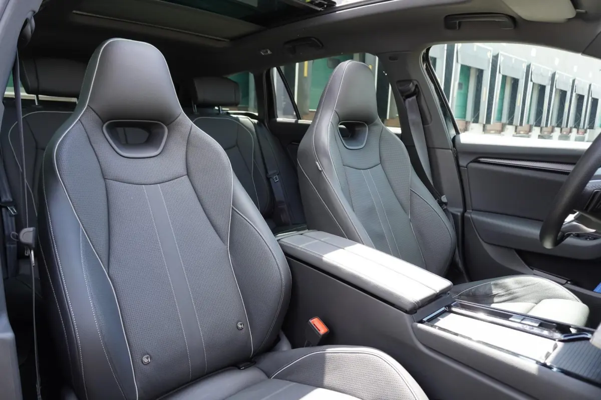 1.5 TSI 204pk PHEV Sportline Business | Panoramadak | Trekhaak | Head-up | Canton Audio