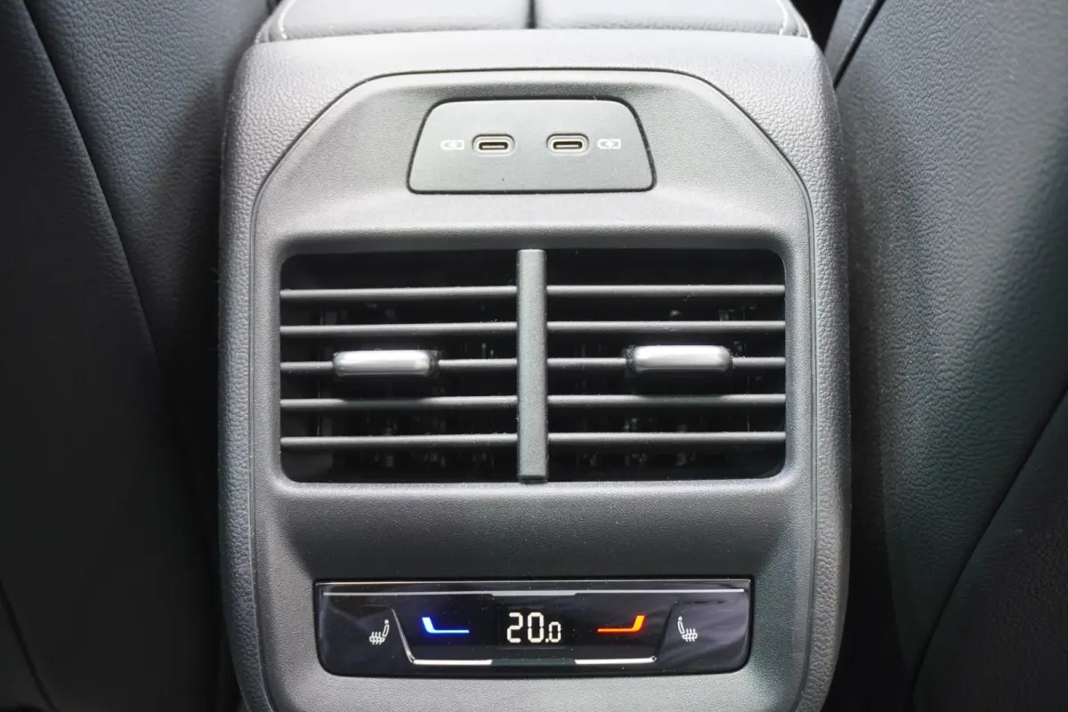 1.5 TSI 204pk PHEV Sportline Business | Panoramadak | Trekhaak | Head-up | Canton Audio