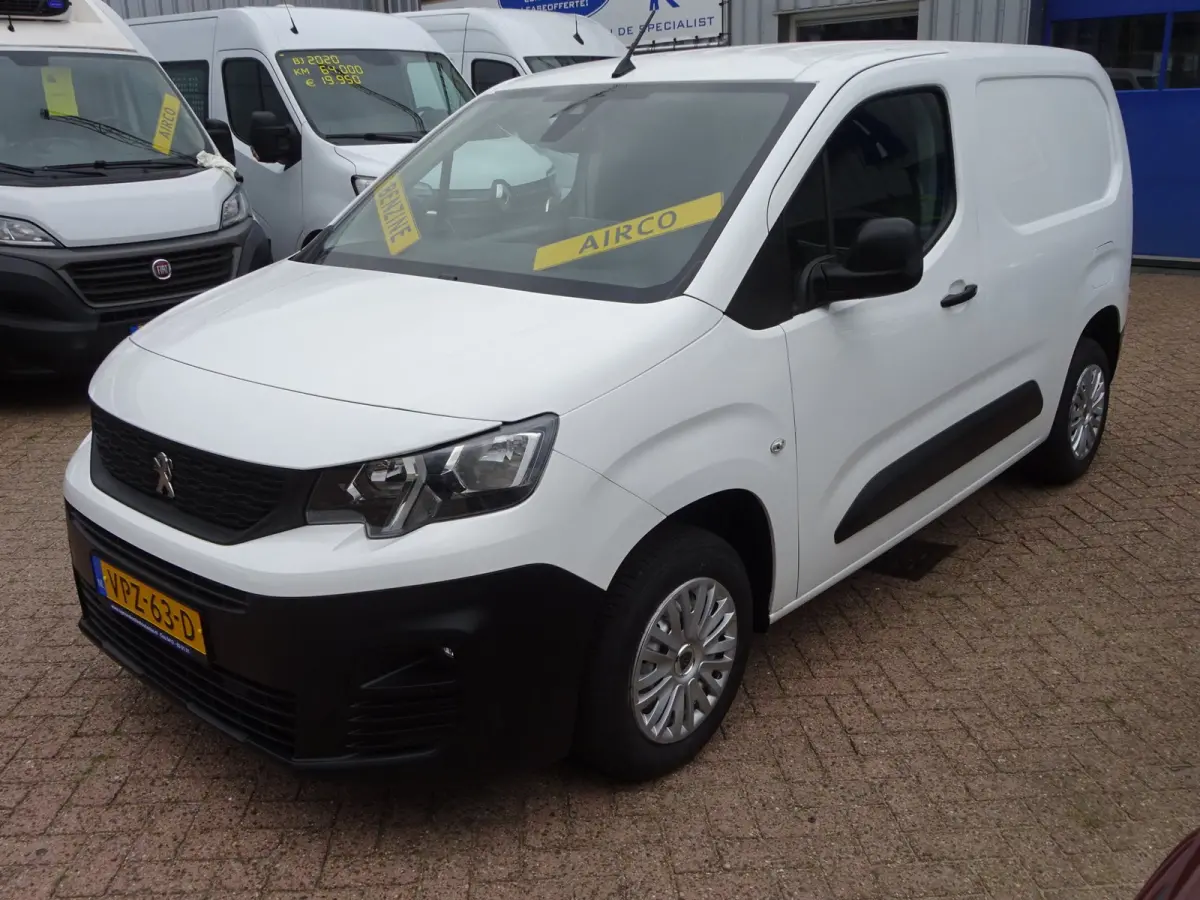 1.2 PureTech Pro BENZINE AIRCO NAVI CRUISE CONTROL PDC SCHUIFDEUR