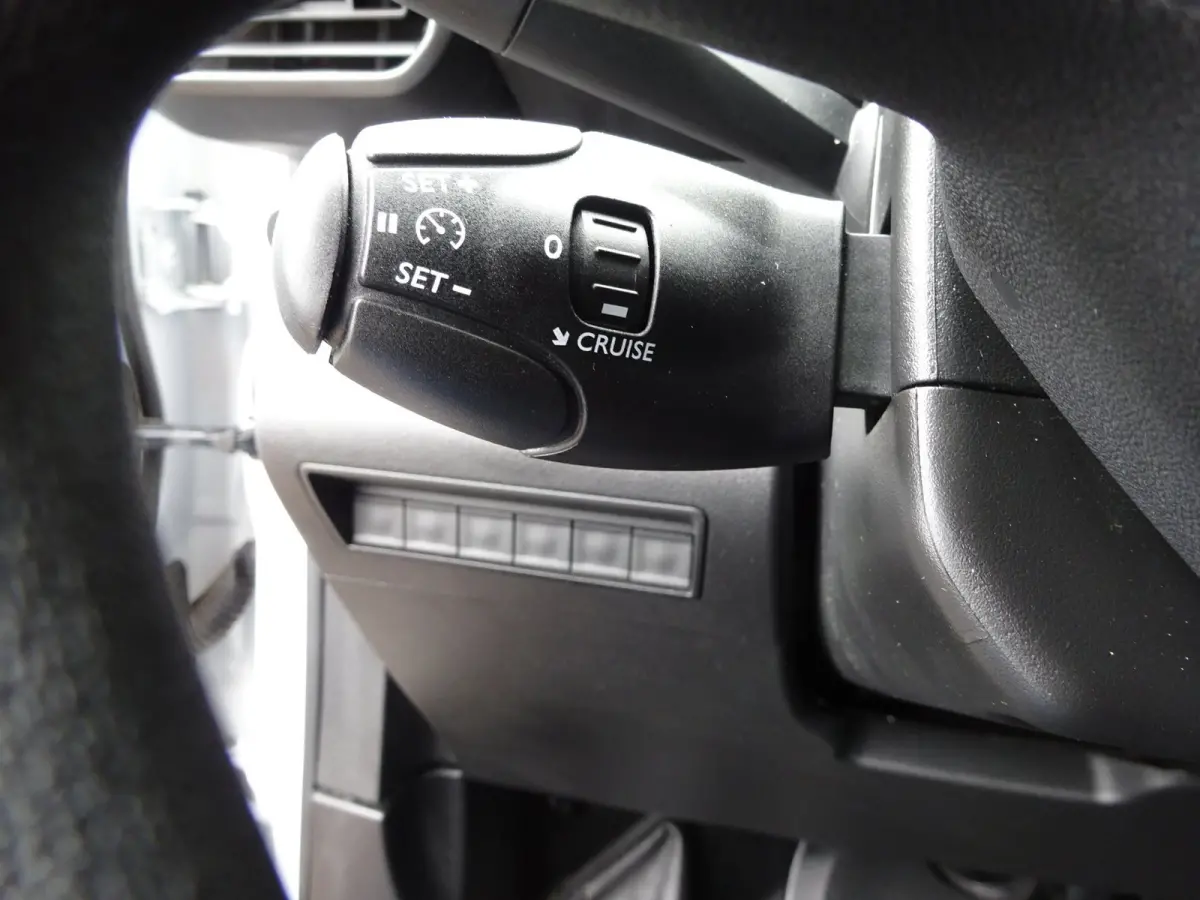 1.2 PureTech Pro BENZINE AIRCO NAVI CRUISE CONTROL PDC SCHUIFDEUR