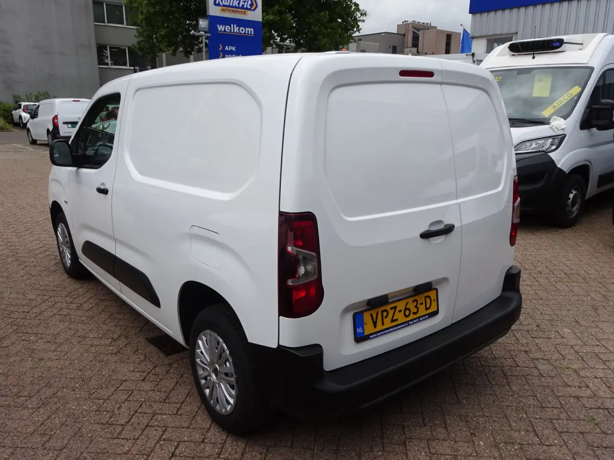 1.2 PureTech Pro BENZINE AIRCO NAVI CRUISE CONTROL PDC SCHUIFDEUR