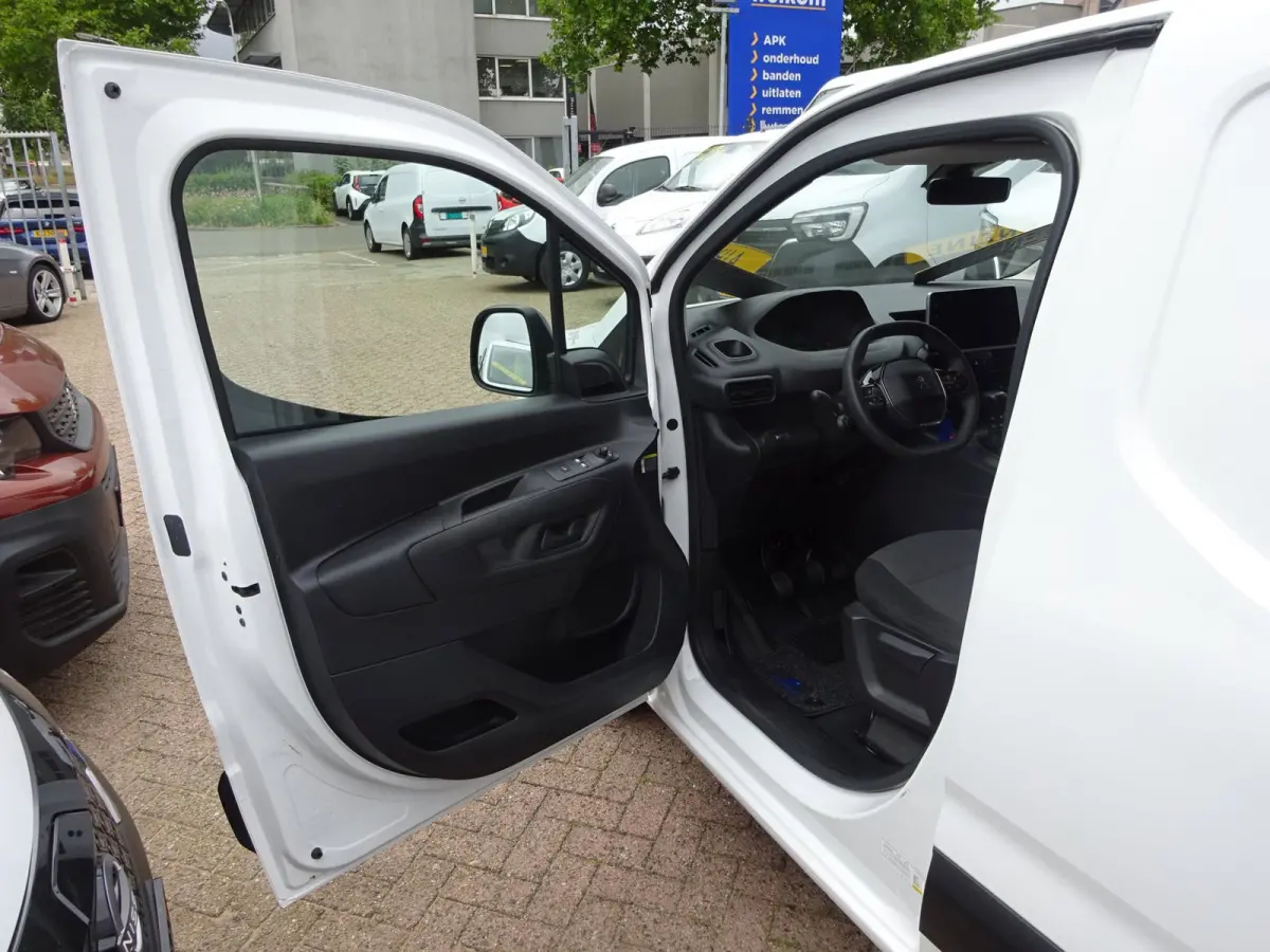 1.2 PureTech Pro BENZINE AIRCO NAVI CRUISE CONTROL PDC SCHUIFDEUR