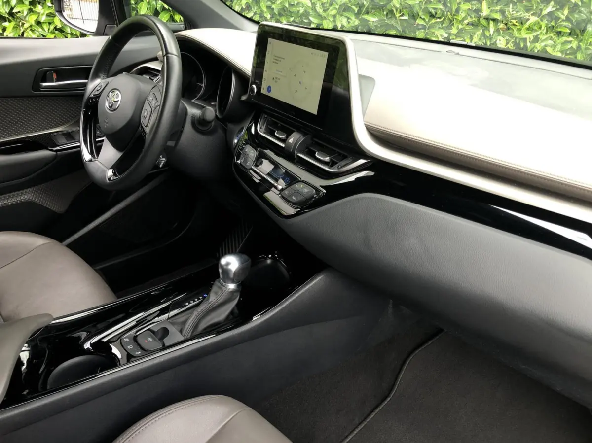 1.8 Hybrid Executive, CARPLAY, NAVI, CRUISE, 18INCH, LEDER, ECC-AIRCO, STOELVERWARMING, TWO-TONE COLOR