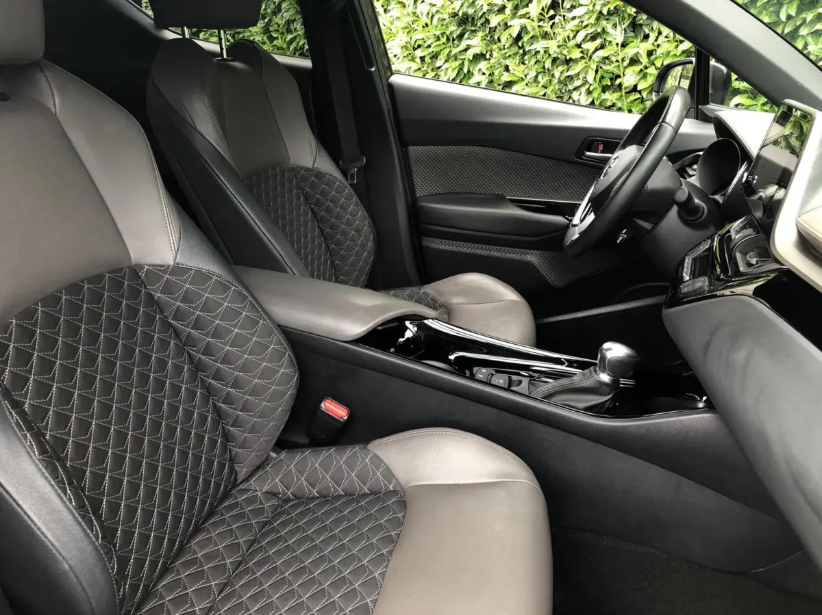 1.8 Hybrid Executive, CARPLAY, NAVI, CRUISE, 18INCH, LEDER, ECC-AIRCO, STOELVERWARMING, TWO-TONE COLOR