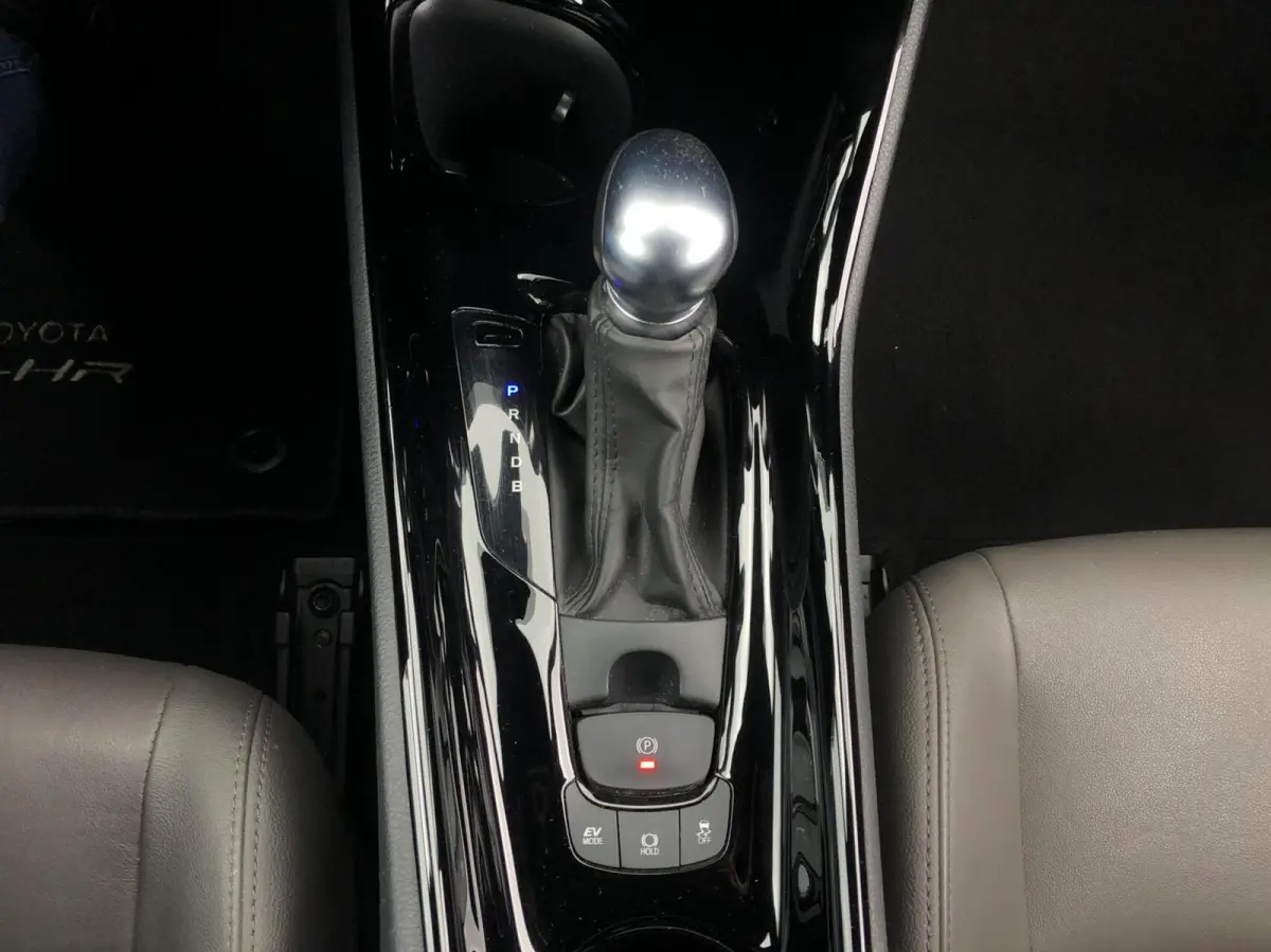 1.8 Hybrid Executive, CARPLAY, NAVI, CRUISE, 18INCH, LEDER, ECC-AIRCO, STOELVERWARMING, TWO-TONE COLOR
