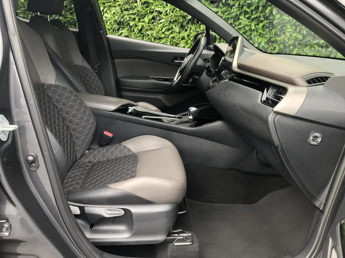 1.8 Hybrid Executive, CARPLAY, NAVI, CRUISE, 18INCH, LEDER, ECC-AIRCO, STOELVERWARMING, TWO-TONE COLOR
