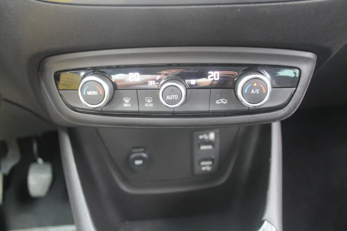 1.2 Turbo Elegance Dodehoek detector, Apple Carplay/Android Auto, Lichtmetalen velgen 16"