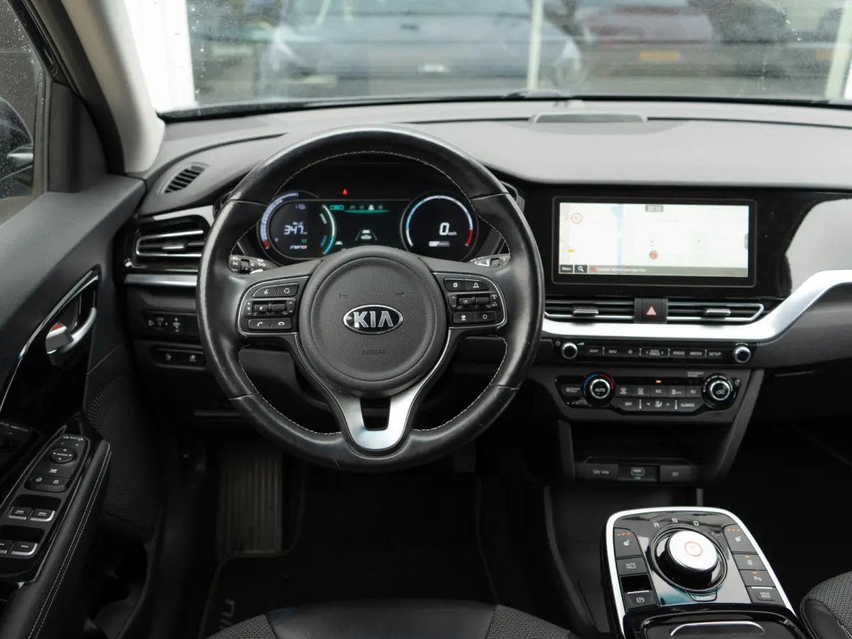 DynamicPlusLine 64 kWh | Schuif-kanteldak | Cruise | Clima | Carplay | Keyless | Stoel-stuurverwarming | Navi |