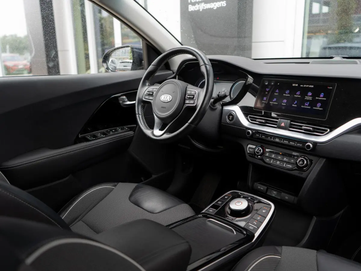 DynamicPlusLine 64 kWh | Schuif-kanteldak | Cruise | Clima | Carplay | Keyless | Stoel-stuurverwarming | Navi |