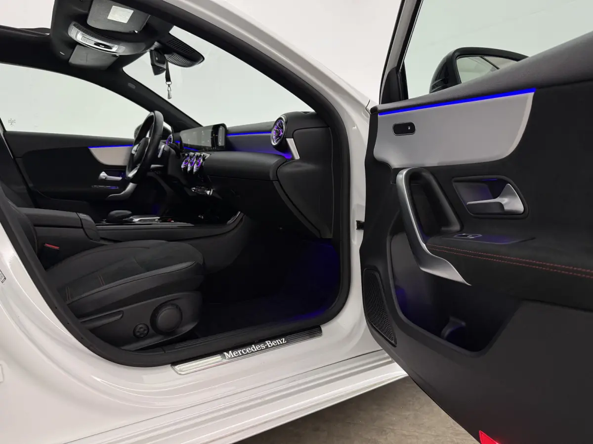 180 Business Solution AMG | Pano | Camera | Virtual | Sfeer | Carplay | LED | Keyless