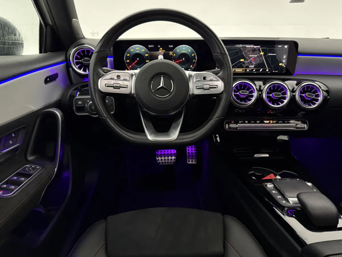 180 Business Solution AMG | Pano | Camera | Virtual | Sfeer | Carplay | LED | Keyless