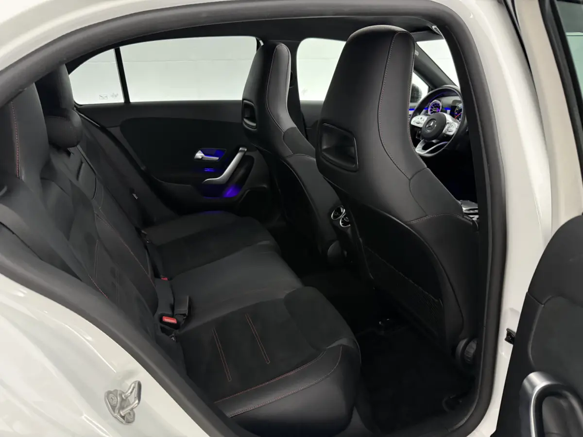 180 Business Solution AMG | Pano | Camera | Virtual | Sfeer | Carplay | LED | Keyless