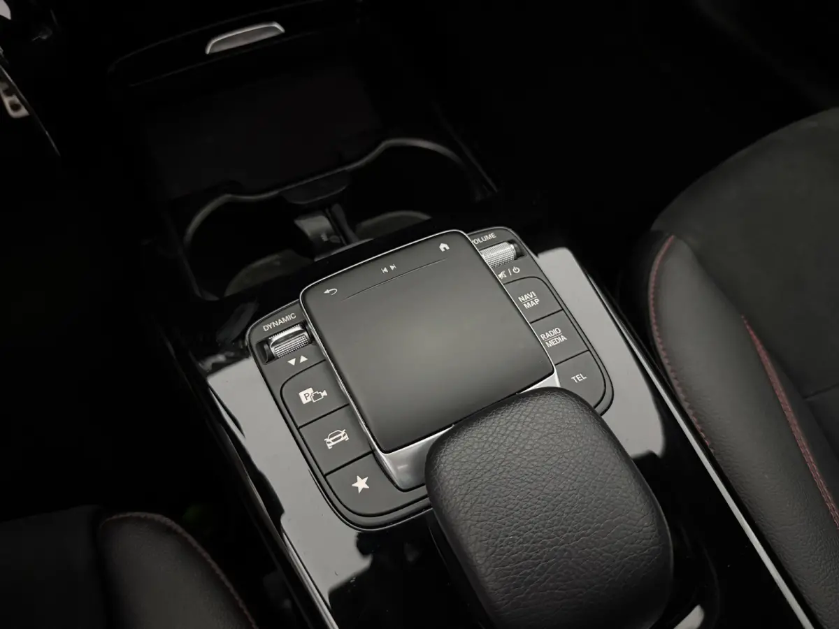 180 Business Solution AMG | Pano | Camera | Virtual | Sfeer | Carplay | LED | Keyless