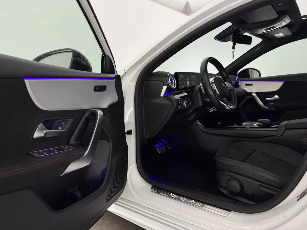 180 Business Solution AMG | Pano | Camera | Virtual | Sfeer | Carplay | LED | Keyless