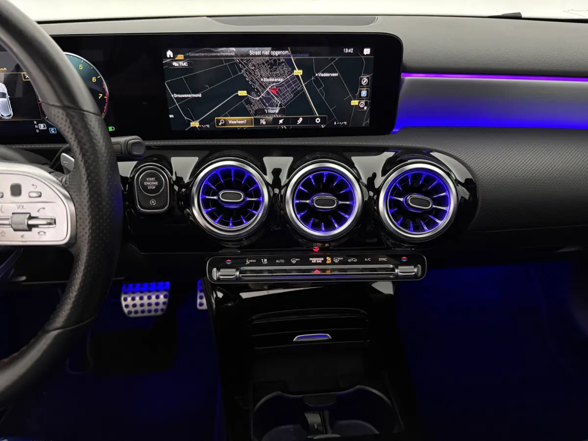 180 Business Solution AMG | Pano | Camera | Virtual | Sfeer | Carplay | LED | Keyless