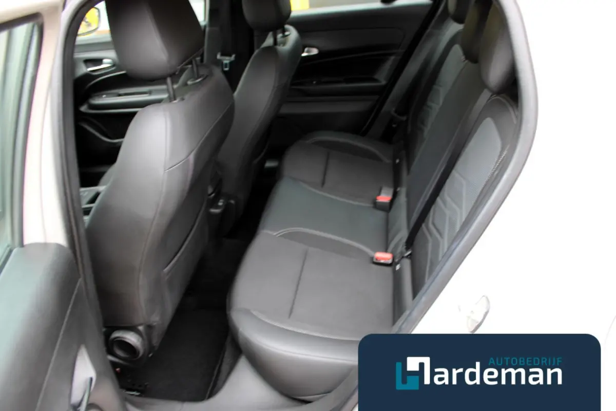 1.2 e-Hybrid Carplay Camera