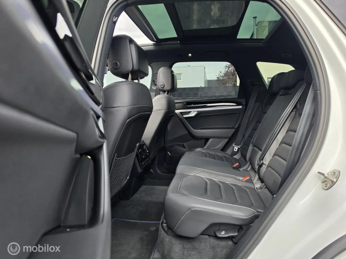 3.0 TSI R-LINE 462PK PANO HUD LUCHT TREKHAAK