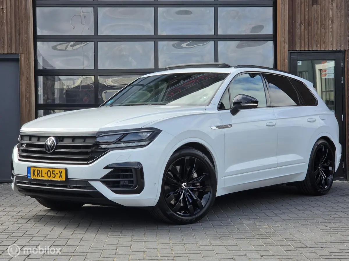3.0 TSI R-LINE 462PK PANO HUD LUCHT TREKHAAK