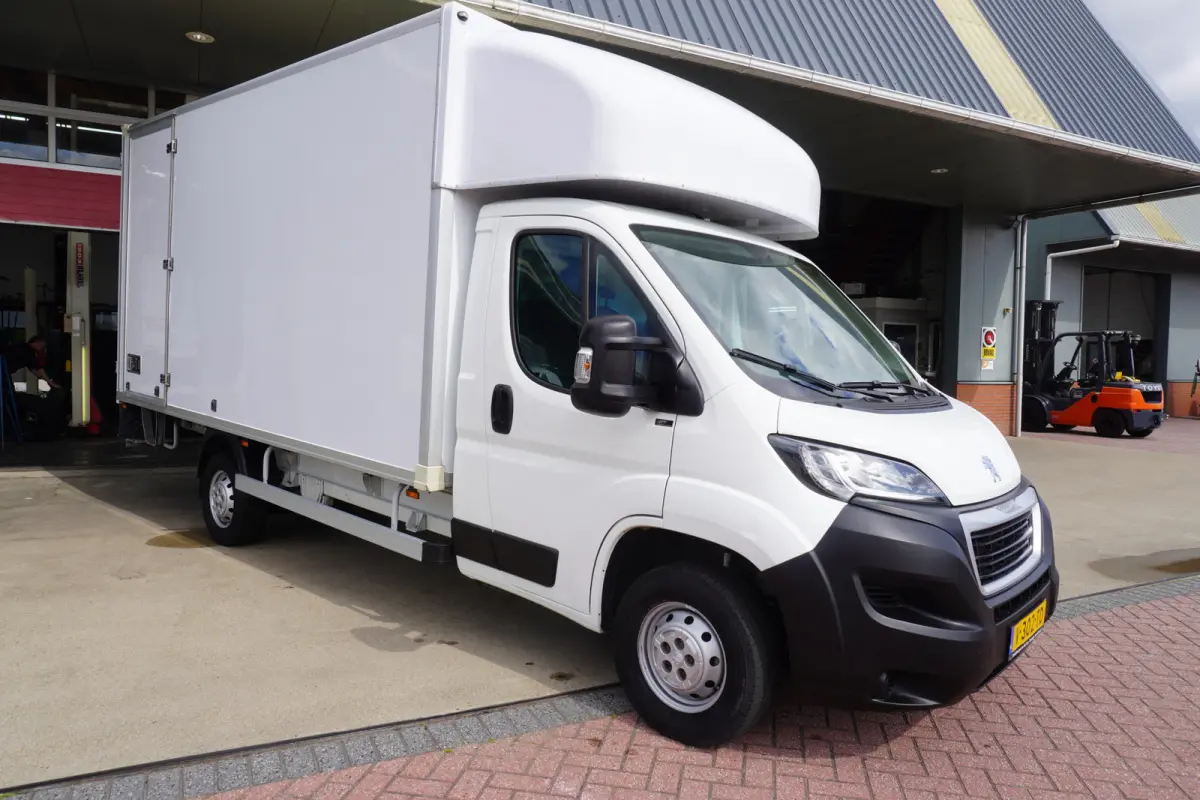 335 2.0 BlueHDI 131PK L3 Pro Meubelbak Airco | Camera | Navi | achterdeuren