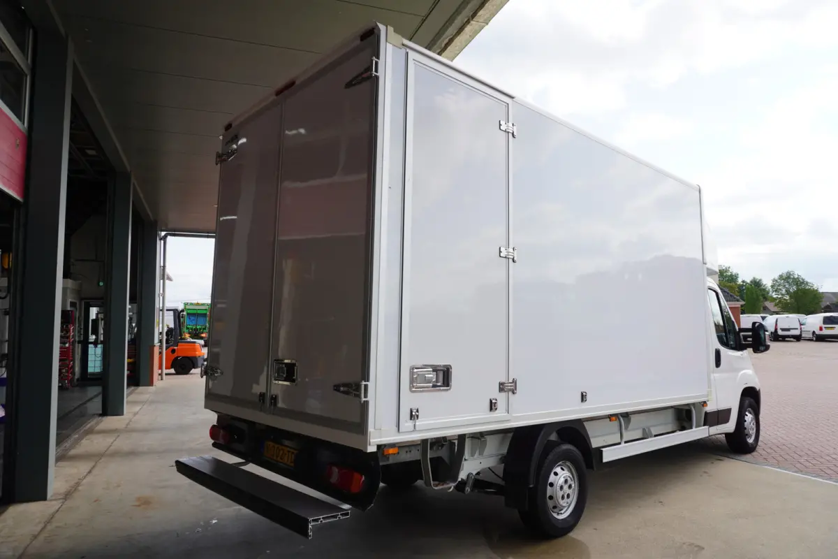 335 2.0 BlueHDI 131PK L3 Pro Meubelbak Airco | Camera | Navi | achterdeuren
