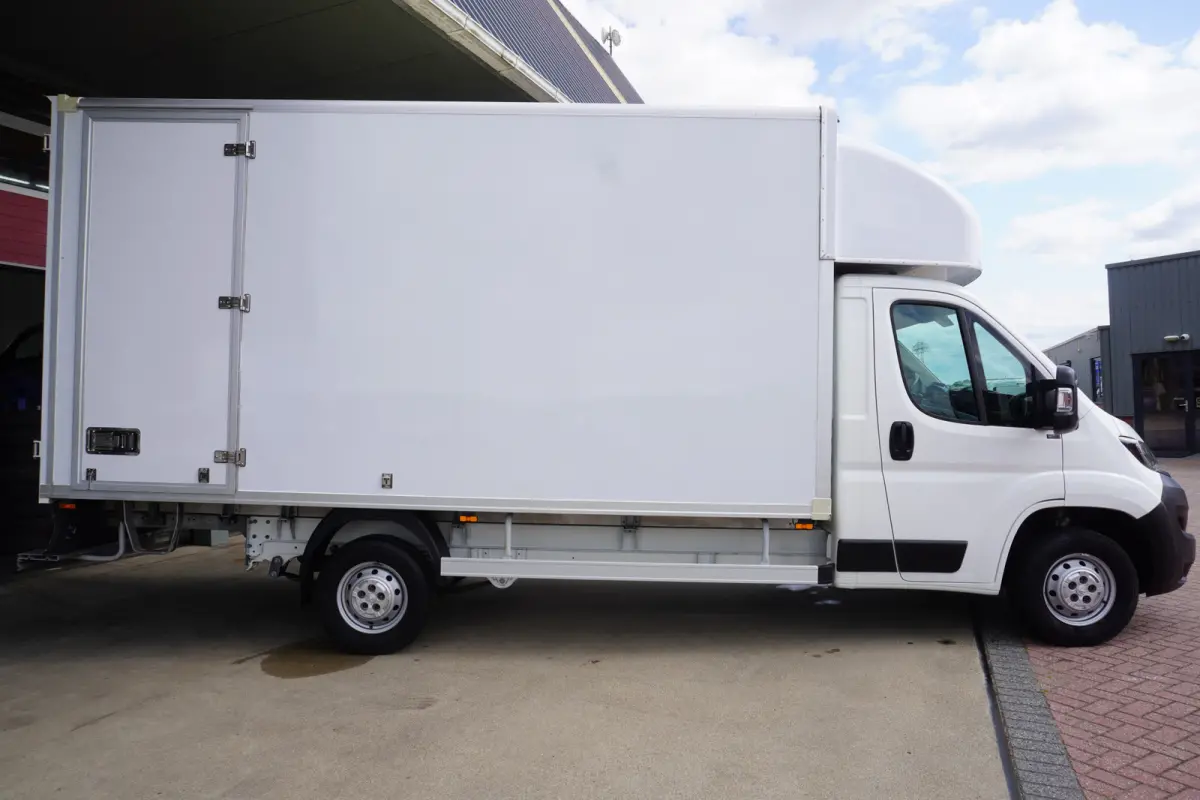 335 2.0 BlueHDI 131PK L3 Pro Meubelbak Airco | Camera | Navi | achterdeuren