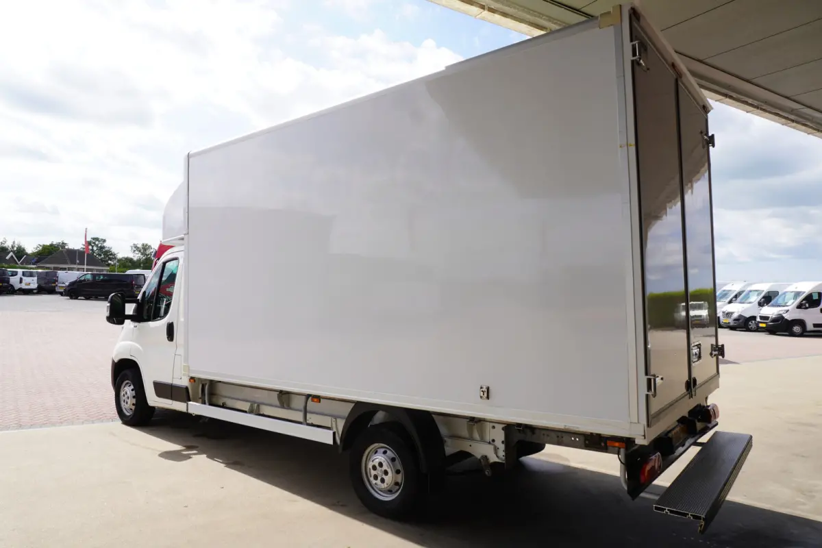 335 2.0 BlueHDI 131PK L3 Pro Meubelbak Airco | Camera | Navi | achterdeuren