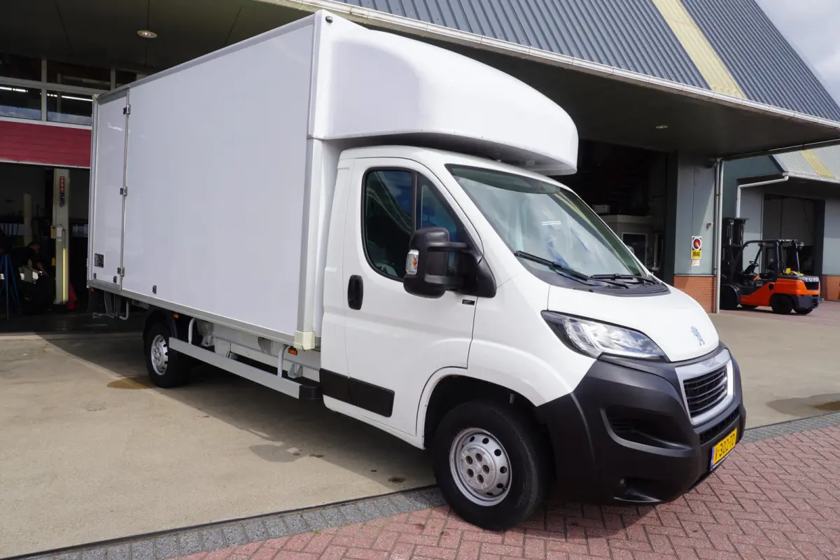335 2.0 BlueHDI 131PK L3 Pro Meubelbak Airco | Camera | Navi | achterdeuren