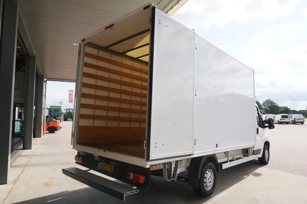 335 2.0 BlueHDI 131PK L3 Pro Meubelbak Airco | Camera | Navi | achterdeuren